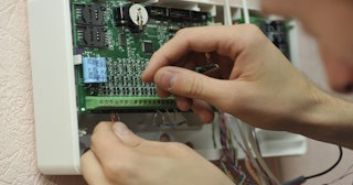 Монтаж аварийных сигнализаций от 3110 руб. в Шумерле